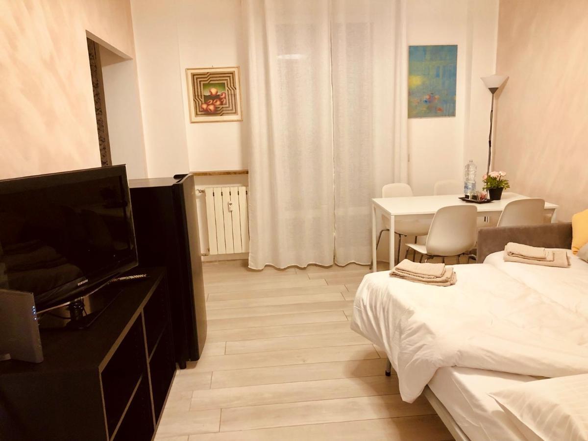 Lovely 2 Room Apartment With Small Garden Milánó Kültér fotó
