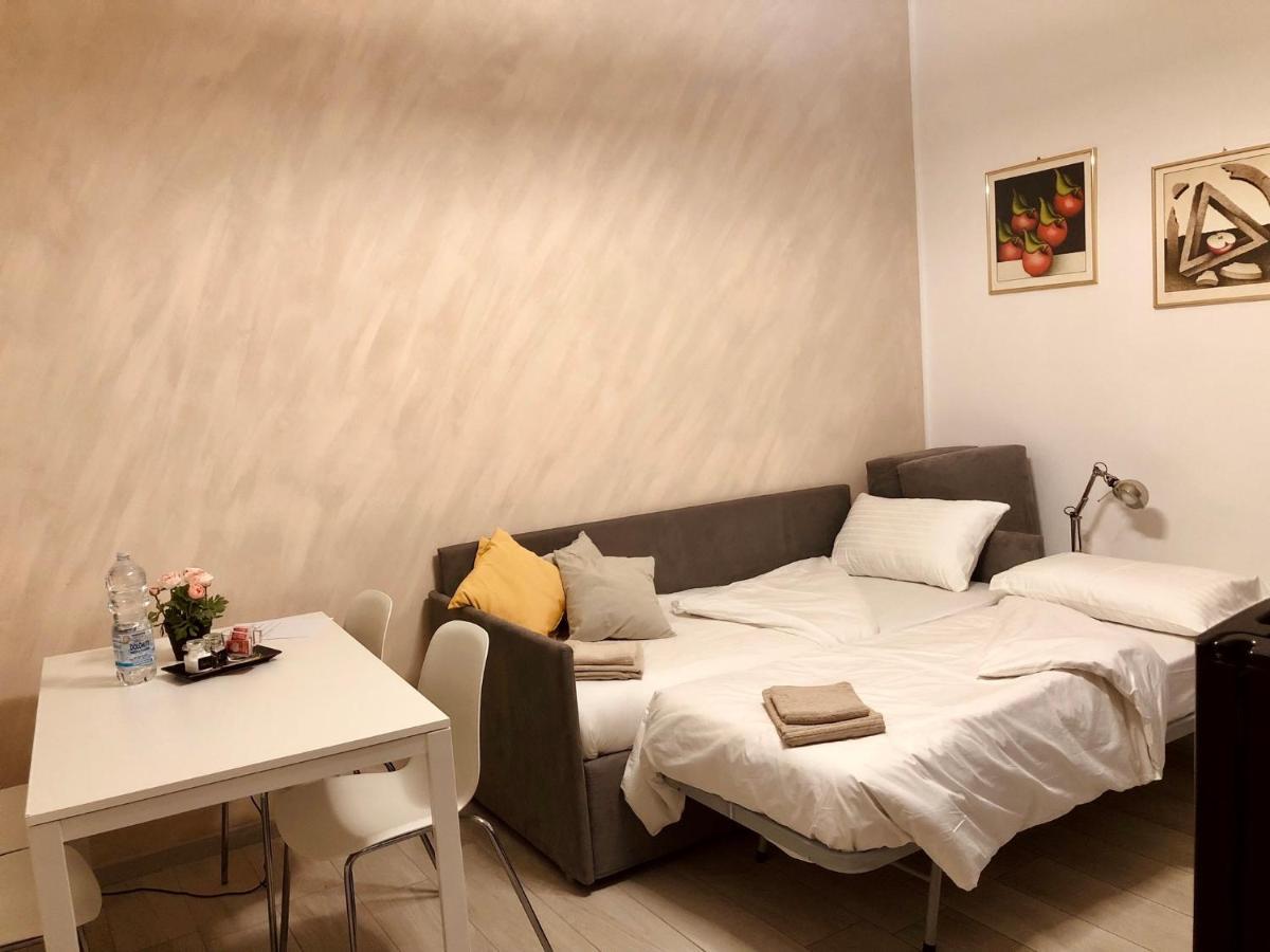 Lovely 2 Room Apartment With Small Garden Milánó Kültér fotó