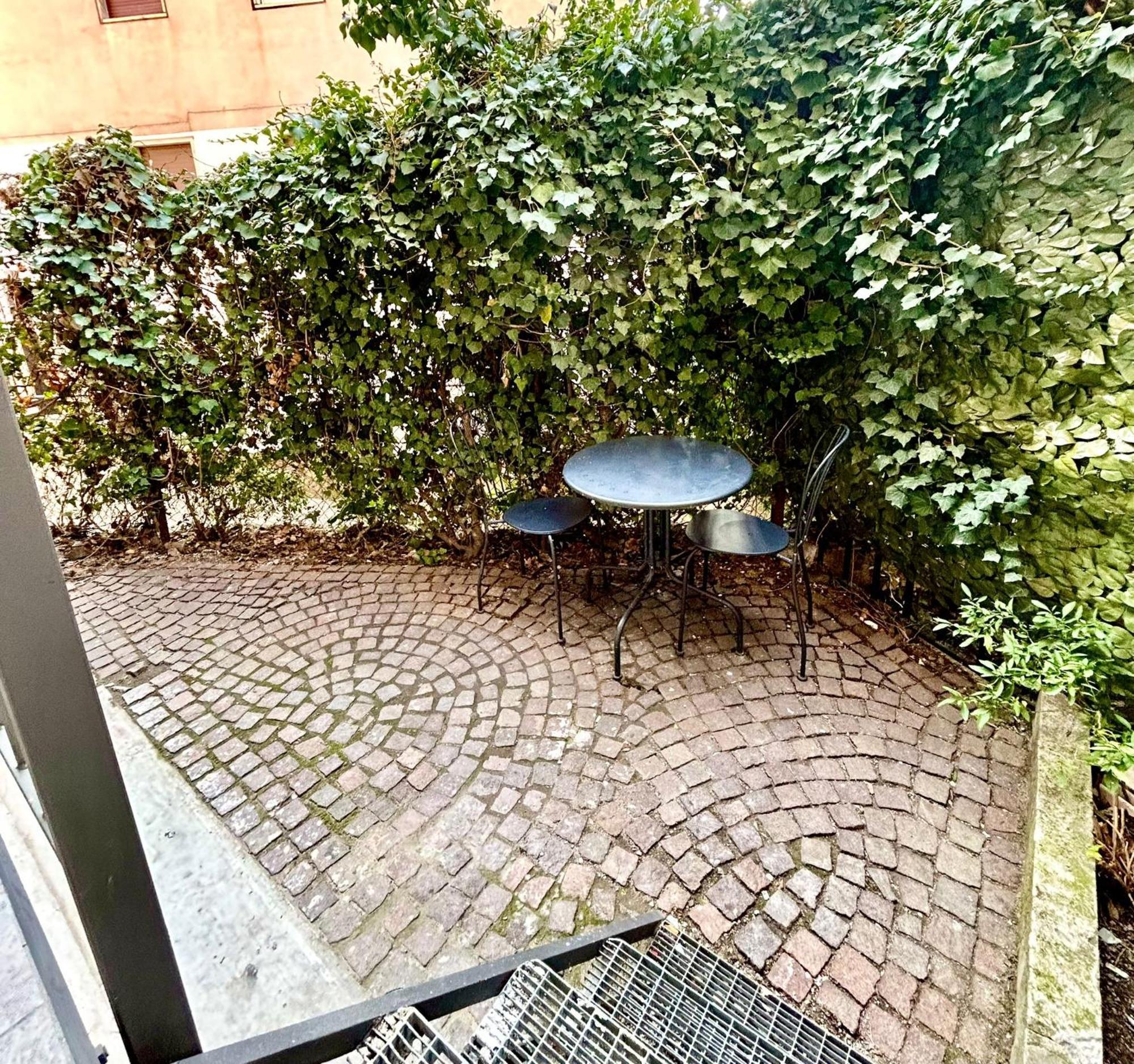 Lovely 2 Room Apartment With Small Garden Milánó Kültér fotó