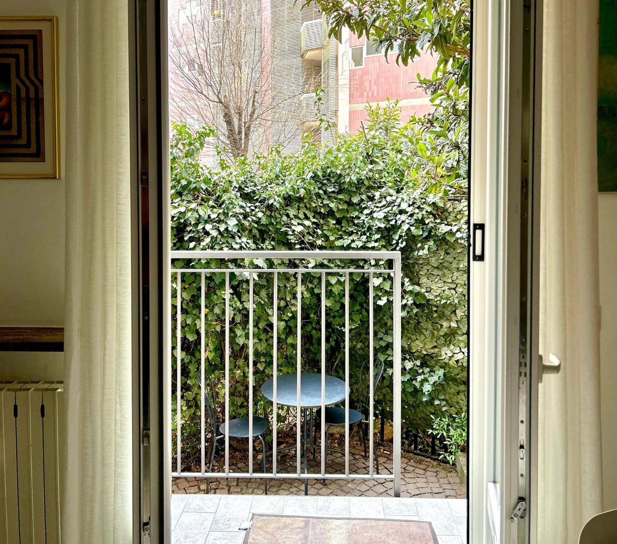 Lovely 2 Room Apartment With Small Garden Milánó Kültér fotó