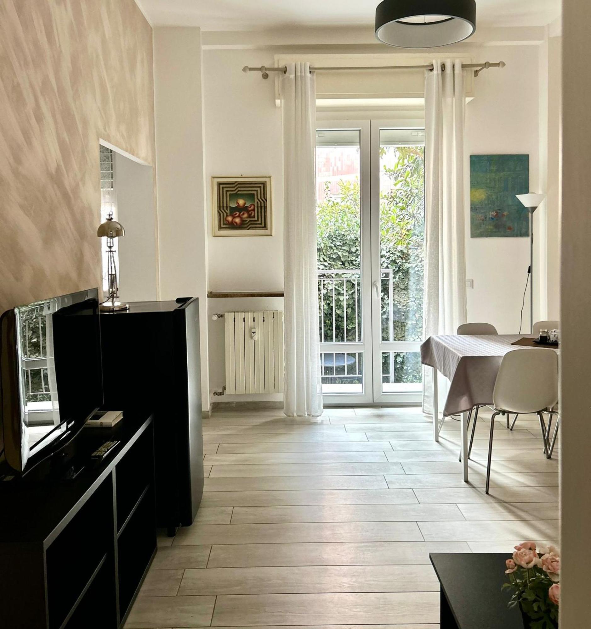 Lovely 2 Room Apartment With Small Garden Milánó Kültér fotó